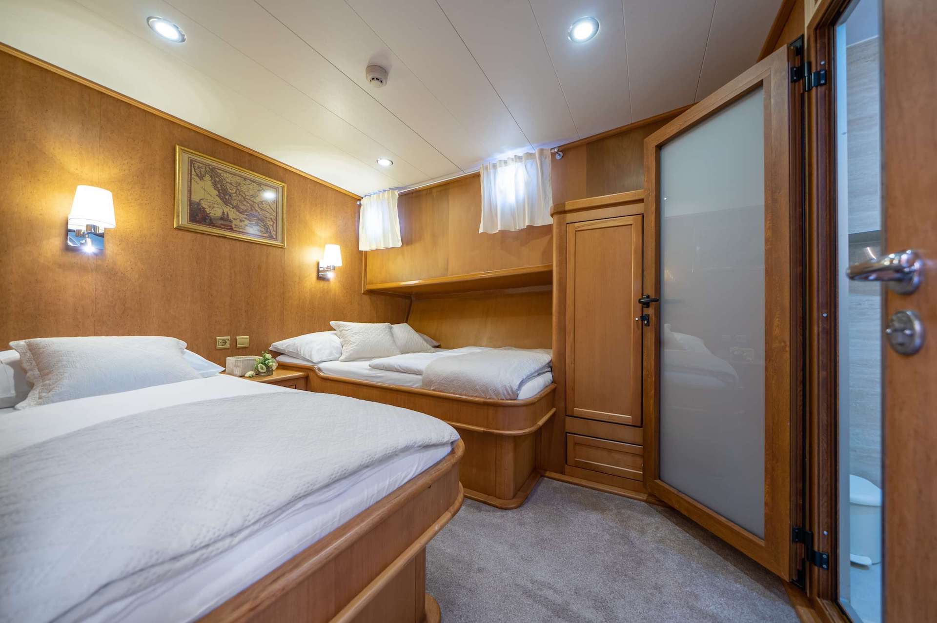 yacht charter Morning Star twin cabin