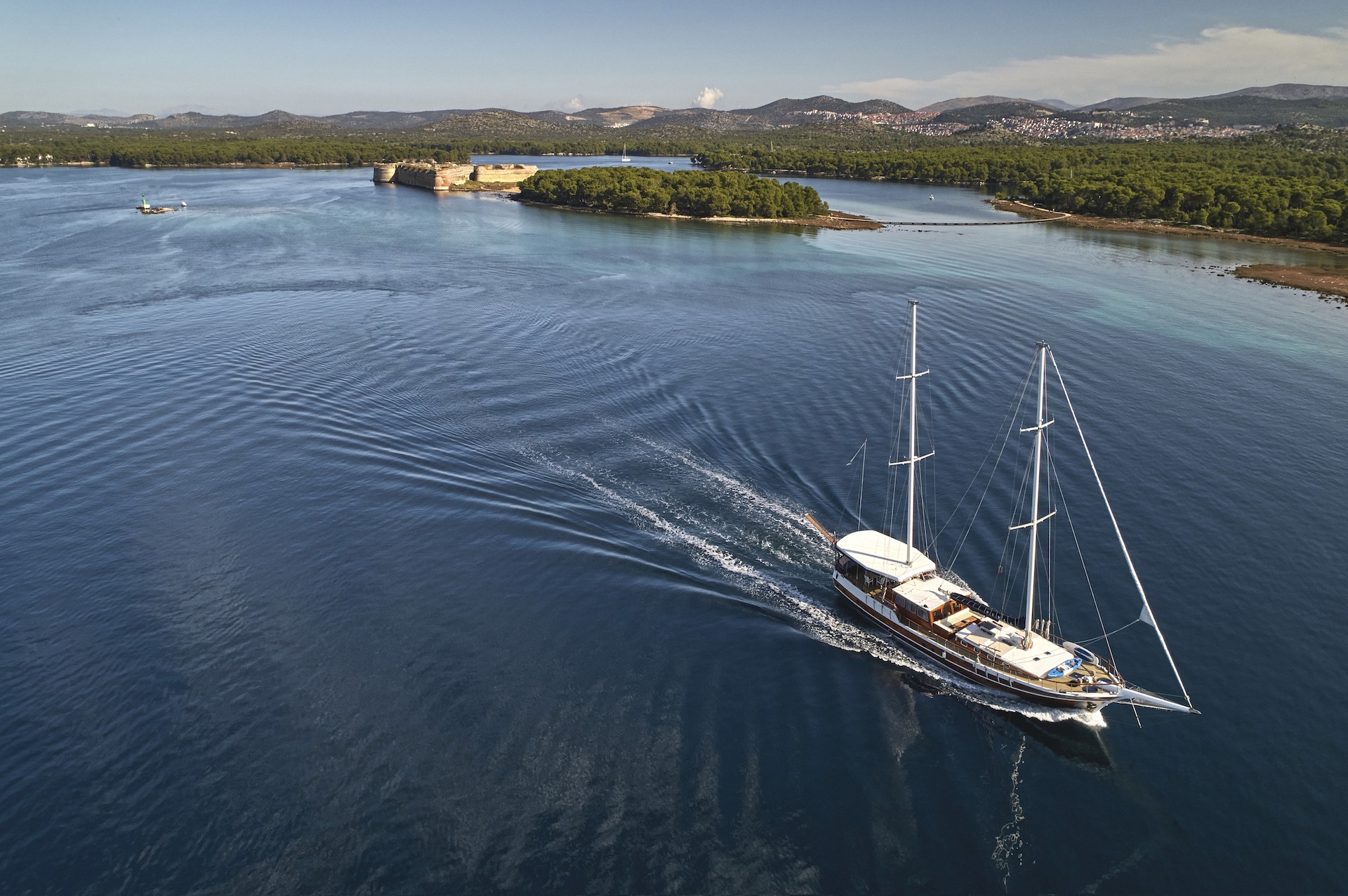 yacht charter Perla away