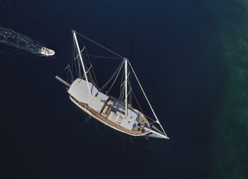 yacht charter Perla birds view