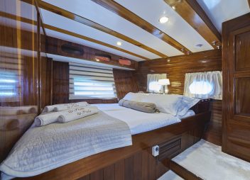 yacht charter Perla double cabin