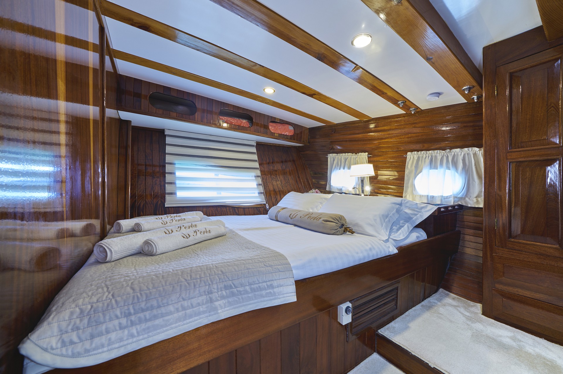 yacht charter Perla double cabin