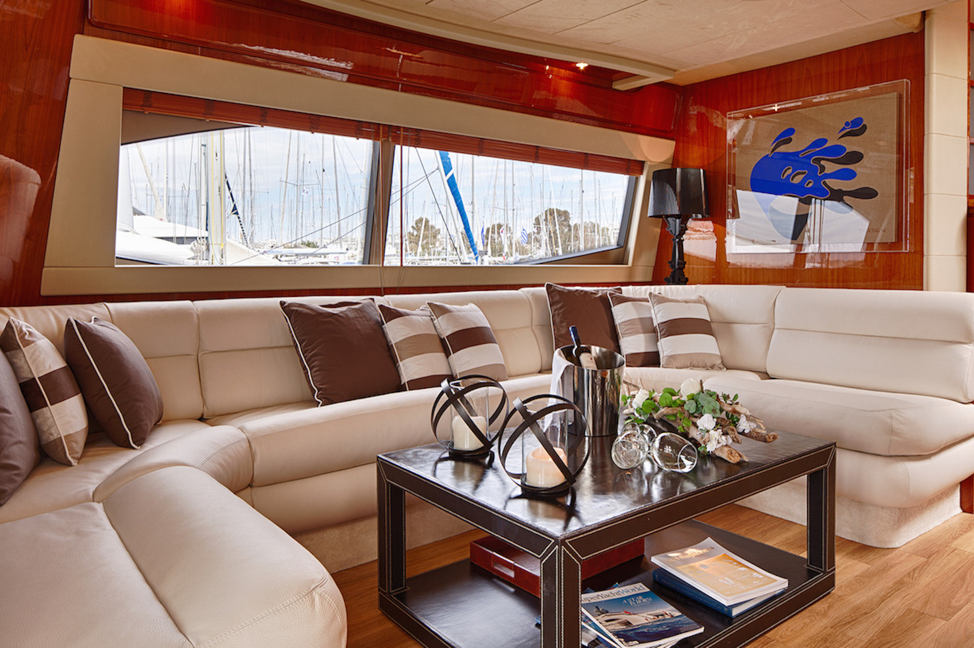 yacht charter salon Amor