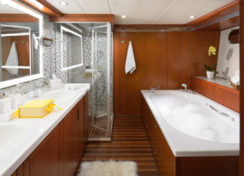 Yacht Charter San Limi Master bathroom