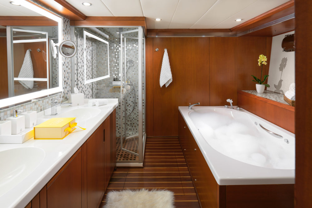Yacht Charter San Limi Master bathroom