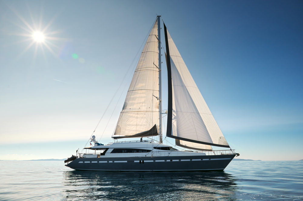 Yacht charter San Limi
