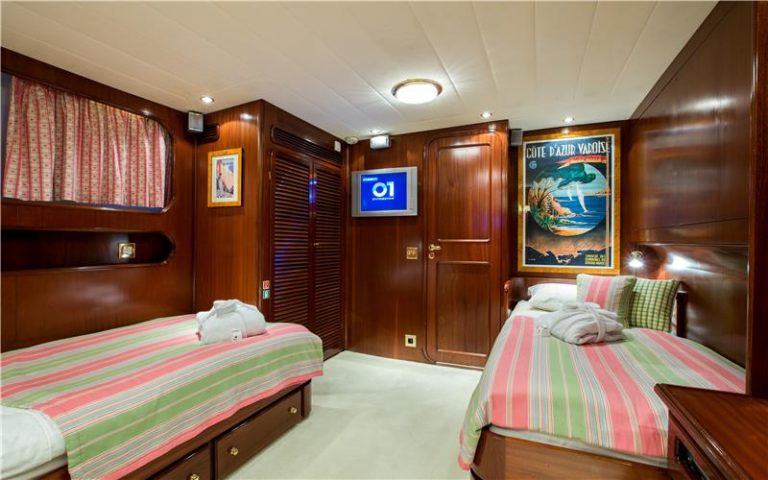 Yacht charter Star Of the Sea twin cabin