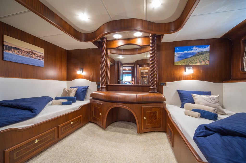 yacht charter twin cabin Alba