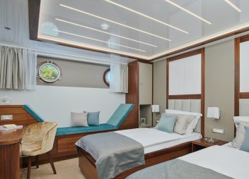 yacht charter twin cabins Corsario