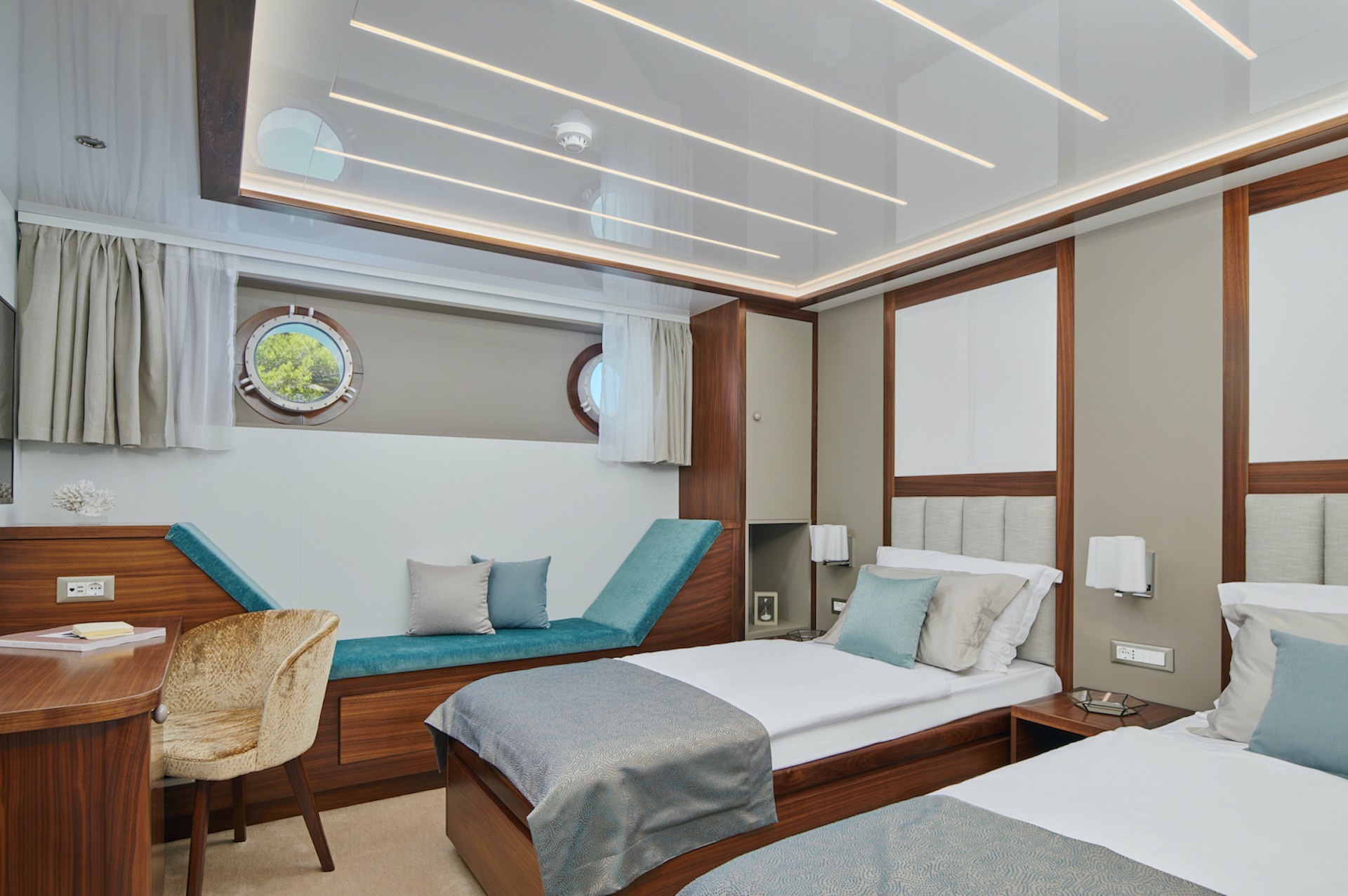 yacht charter twin cabins Corsario