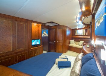 yacht charter vip cabin Alba