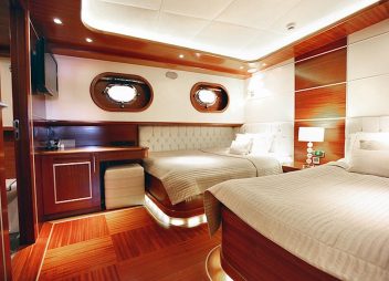 yacht chater La Bella Vita cabin