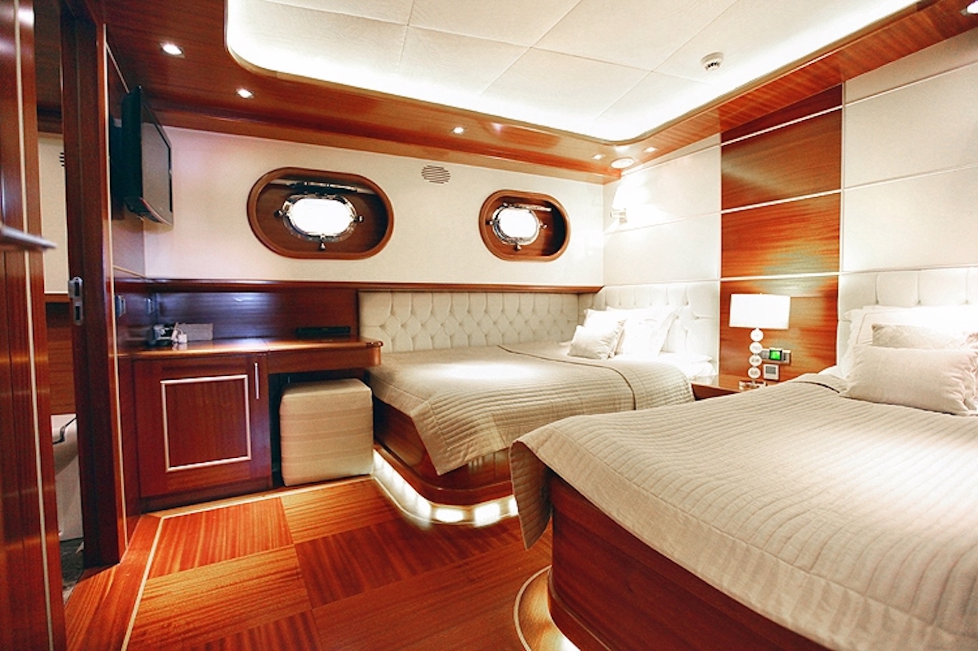 yacht chater La Bella Vita cabin