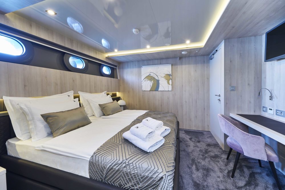 Yacht Dalmatino double cabin