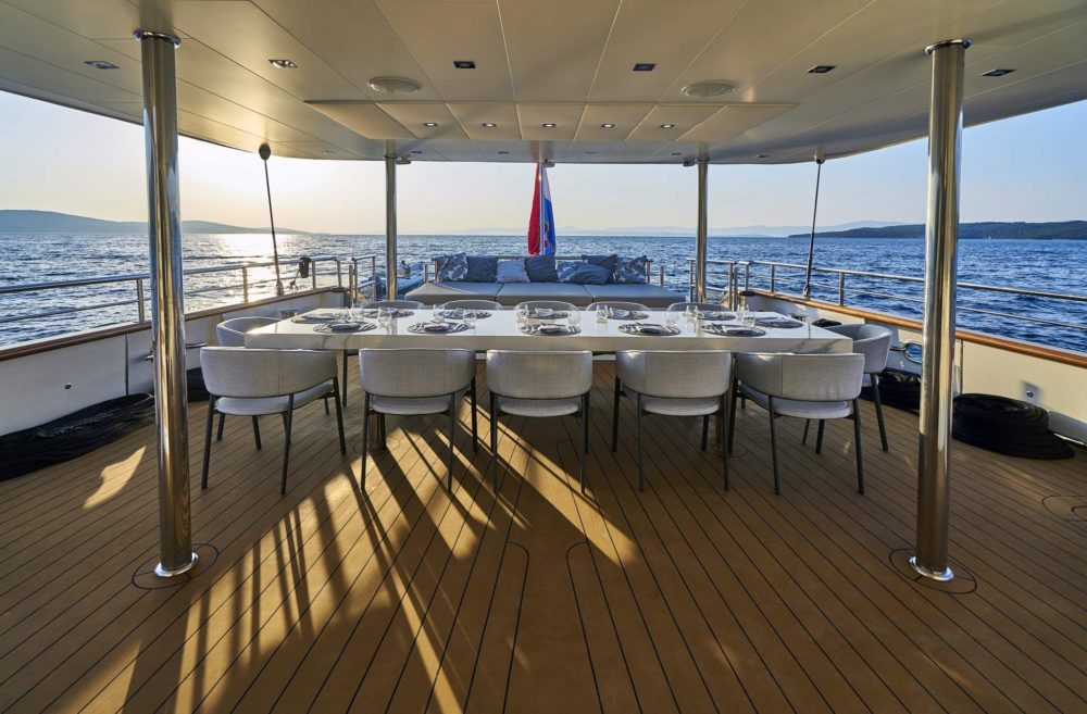 Yacht Dalmatino outdoor dining