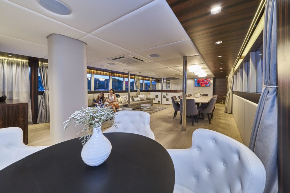 Yacht Dalmatino salon