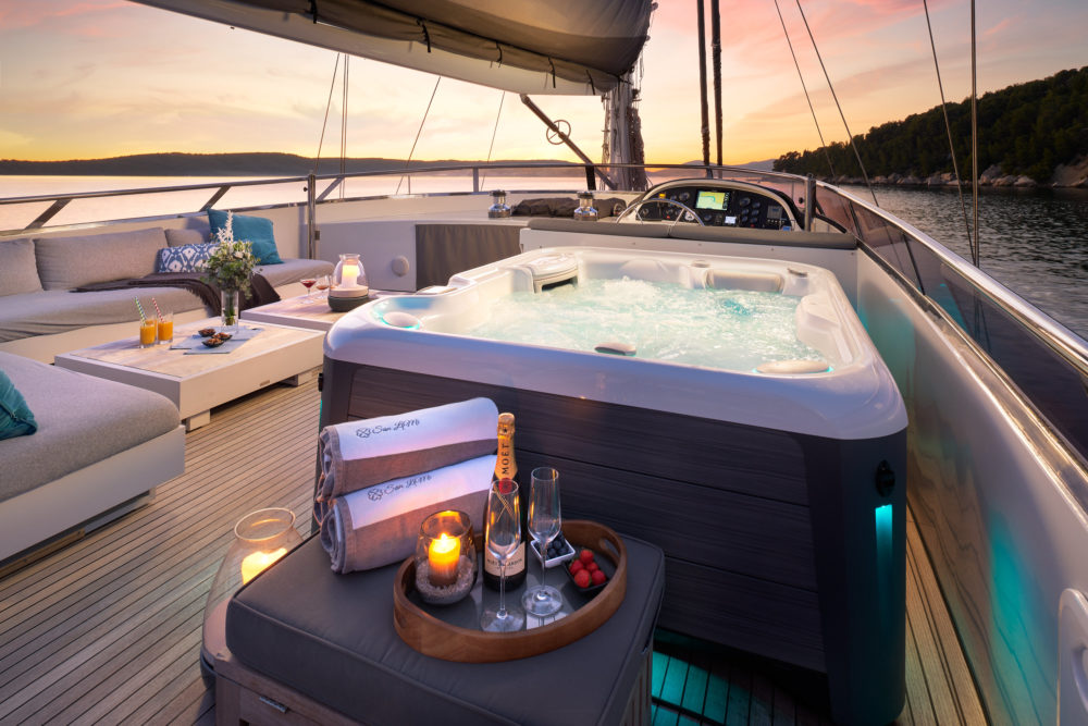 Yacht San Limi flybridge