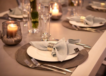 Yacht San Limi table setting