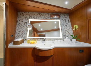 Yacht San Limi VIP bathroom