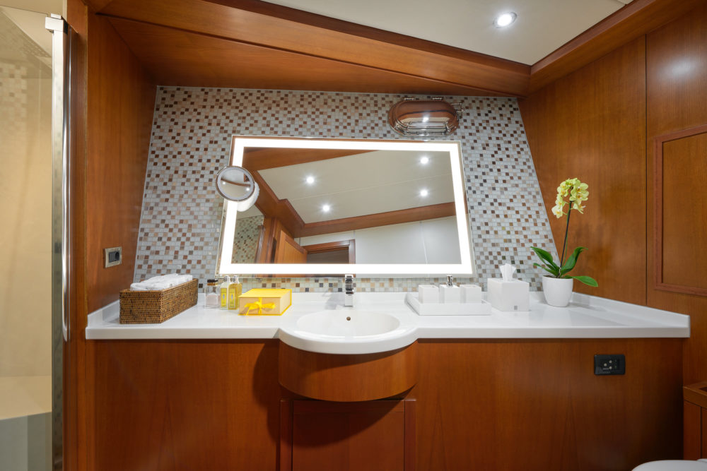 Yacht San Limi VIP bathroom