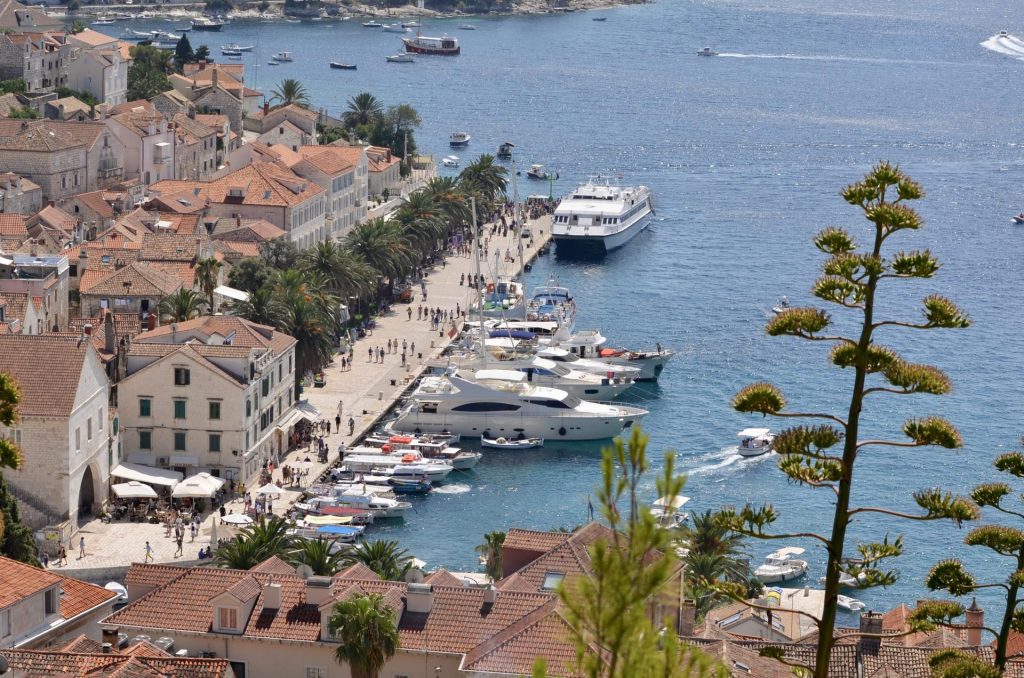 crewed motor yachts in Croatia