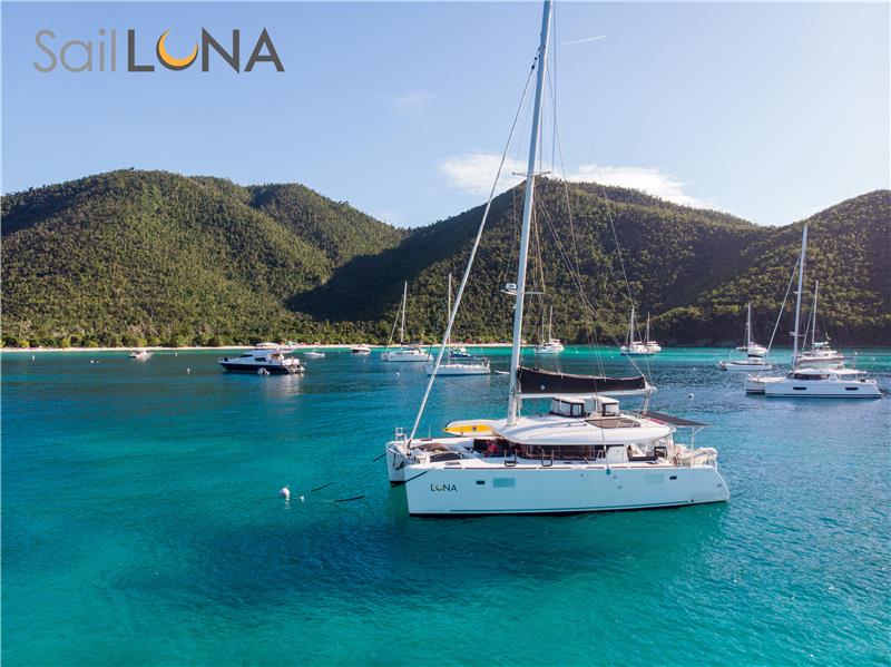 Yacht charter Catamaran Luna