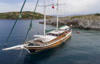 Crewed Yacht charter Greece