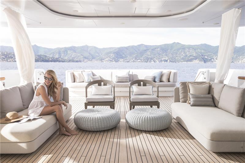Luxury deck lounge modern design - High Point Yachting