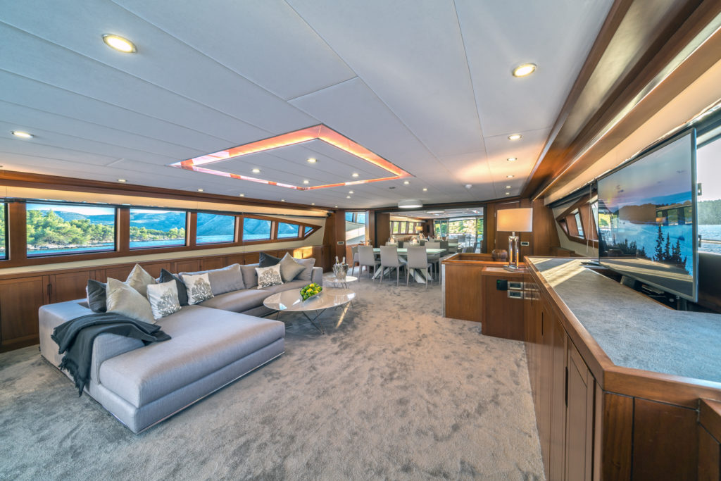 S/Y San Limi Luxury Yacht with living room - High Point Yachting
