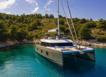 Yacht charter Catamaran Vulpino