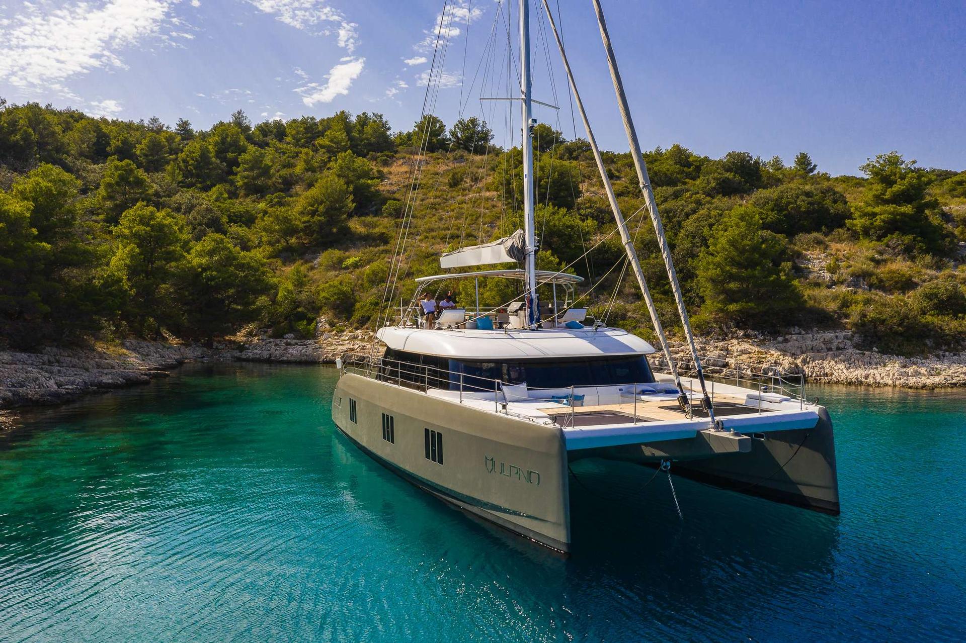 Yacht charter Catamaran Vulpino