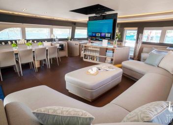 luxury yacht charter Joy saloon