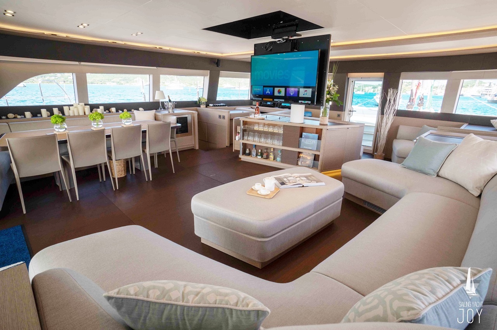 luxury yacht charter Joy saloon