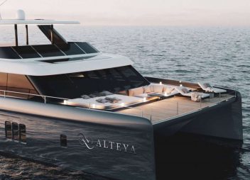 yacht charter Alteya sun deck