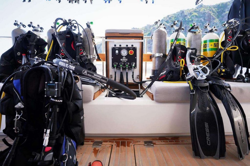 yacht charter Babac diving