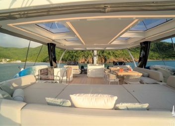 yacht charter catamaran Joy flybridge