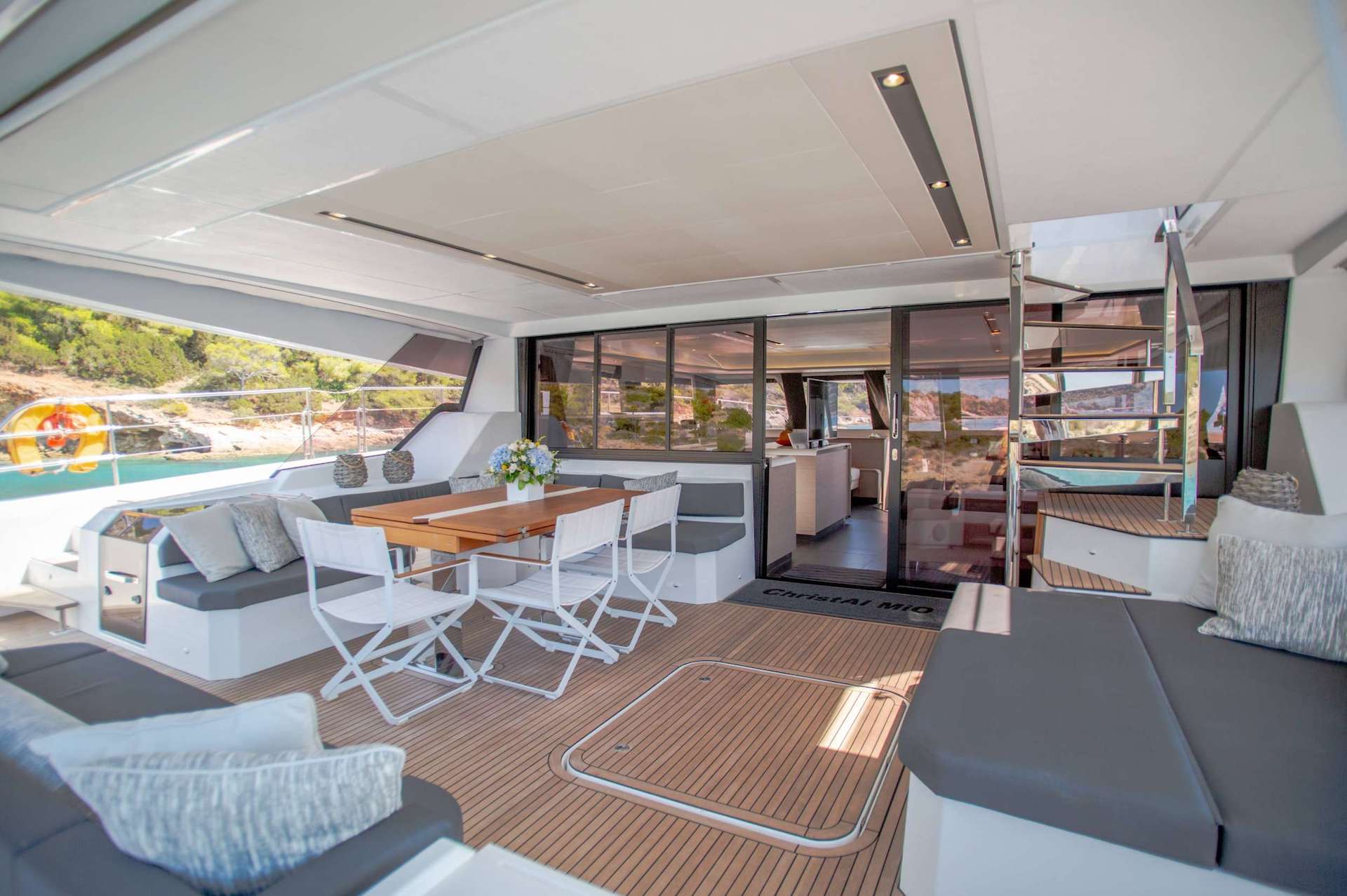 yacht charter Christal Mio deck