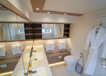 yacht charter Joy cabin master