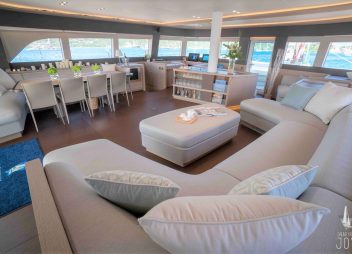 yacht charter Joy saloon