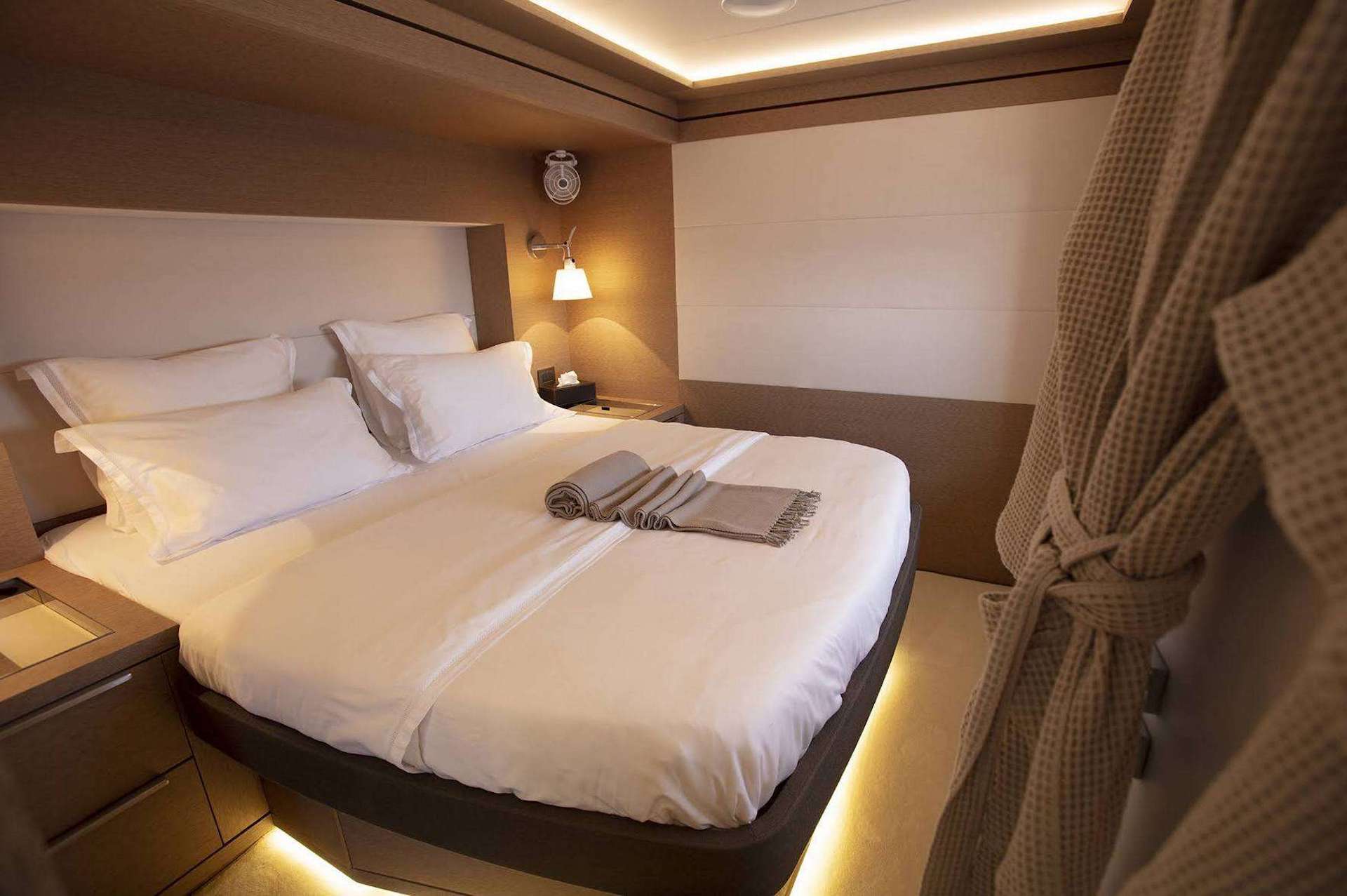 yacht charter luxury cabin Babac