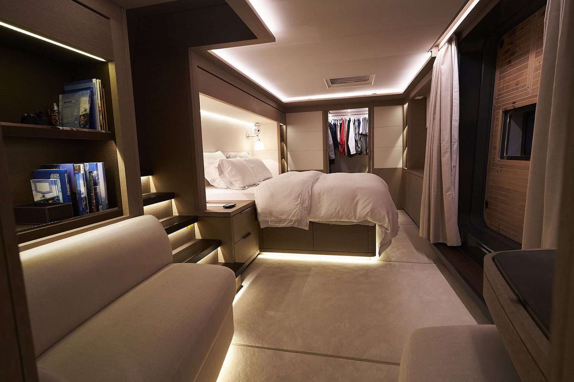 yacht charter master cabin Babac