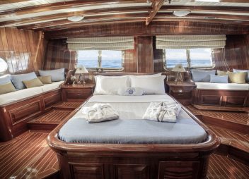 Greece yacht charter Entre Cielos master