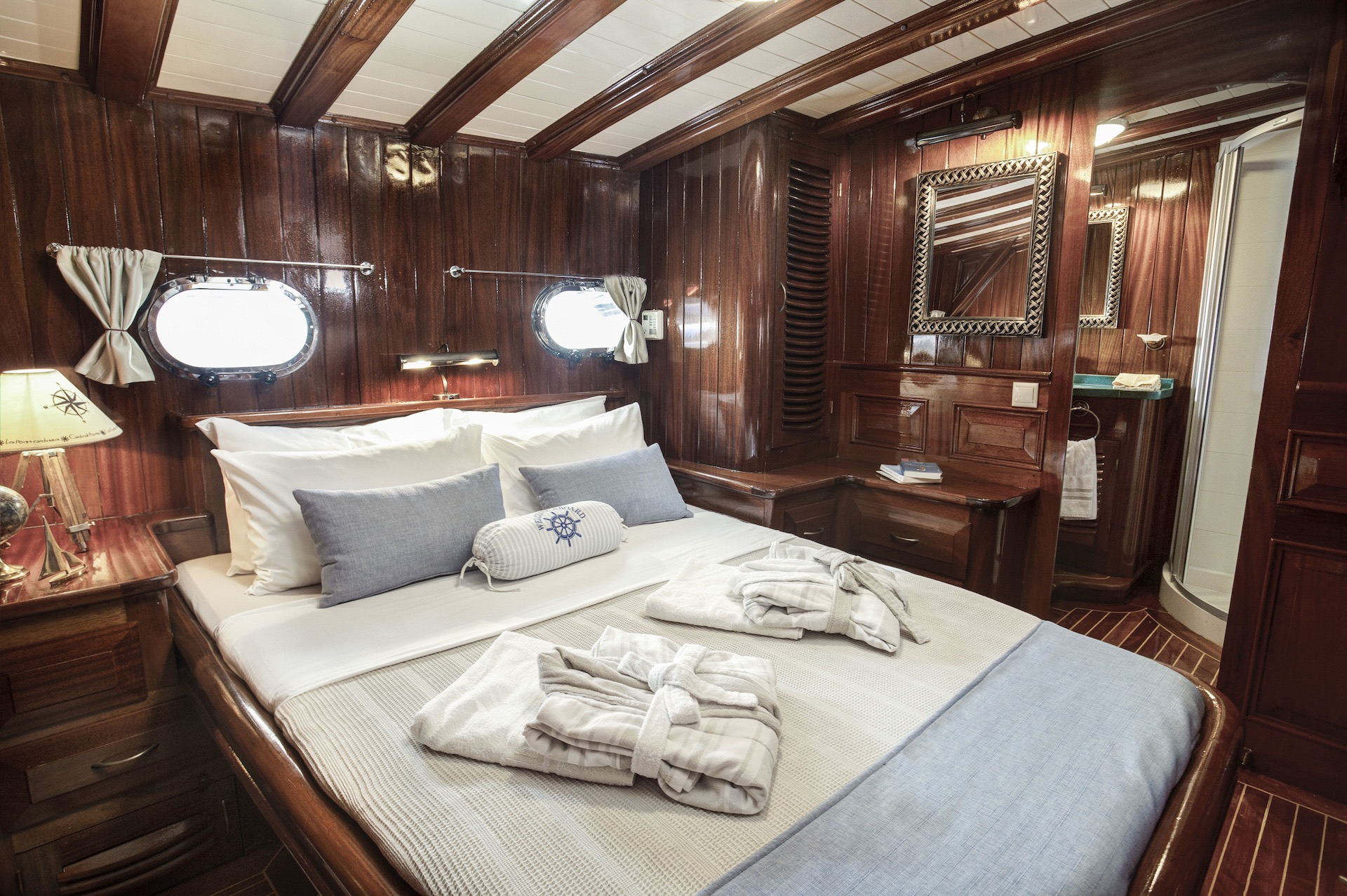 gulet yacht charter Entre Cielos double cabin