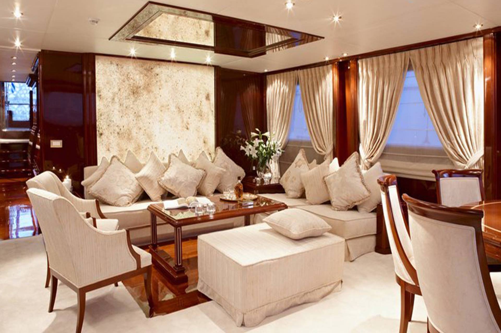 Iraklis yacht charter salon