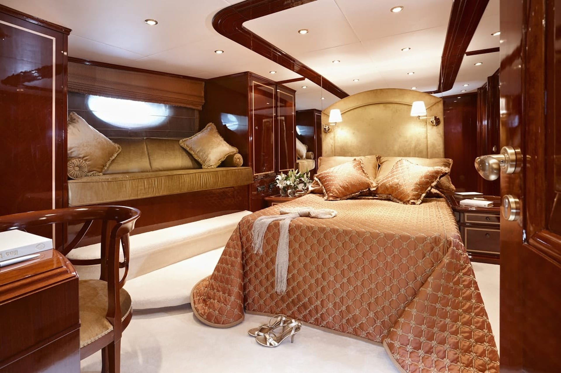 Iraklis yacht charter stateroom