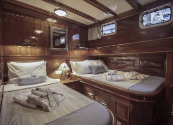 yacht charter Entre Cielos twin cabin