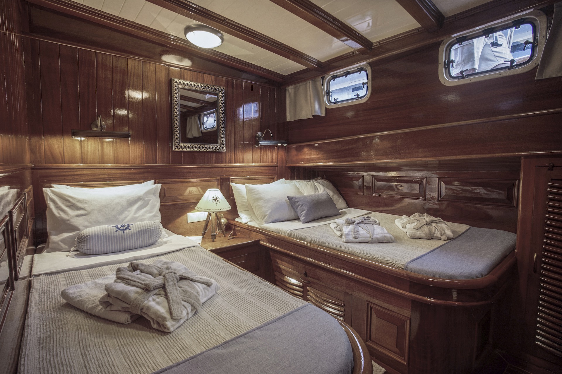 yacht charter Entre Cielos twin cabin