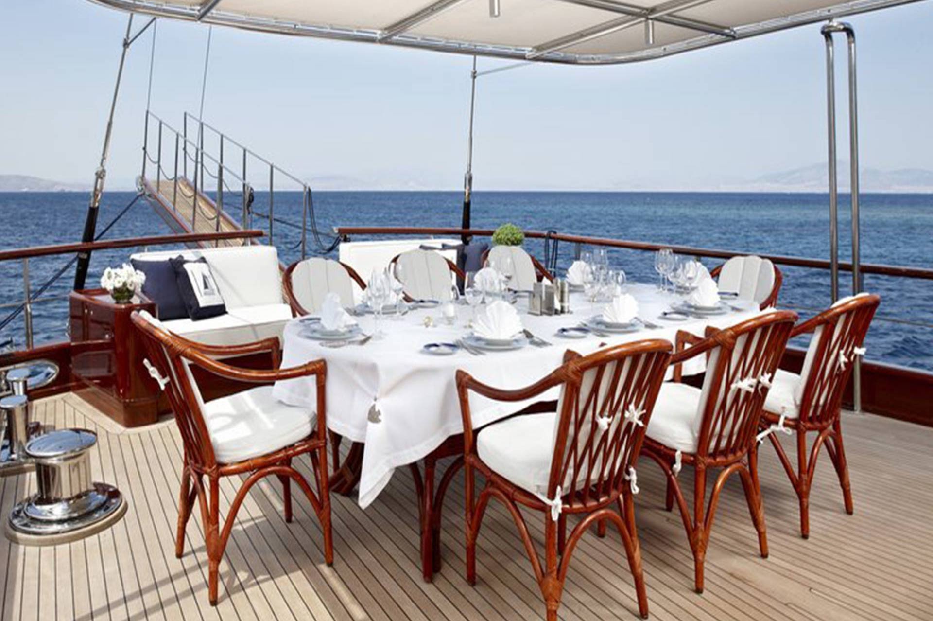 yacht charter Iraklis al fresco