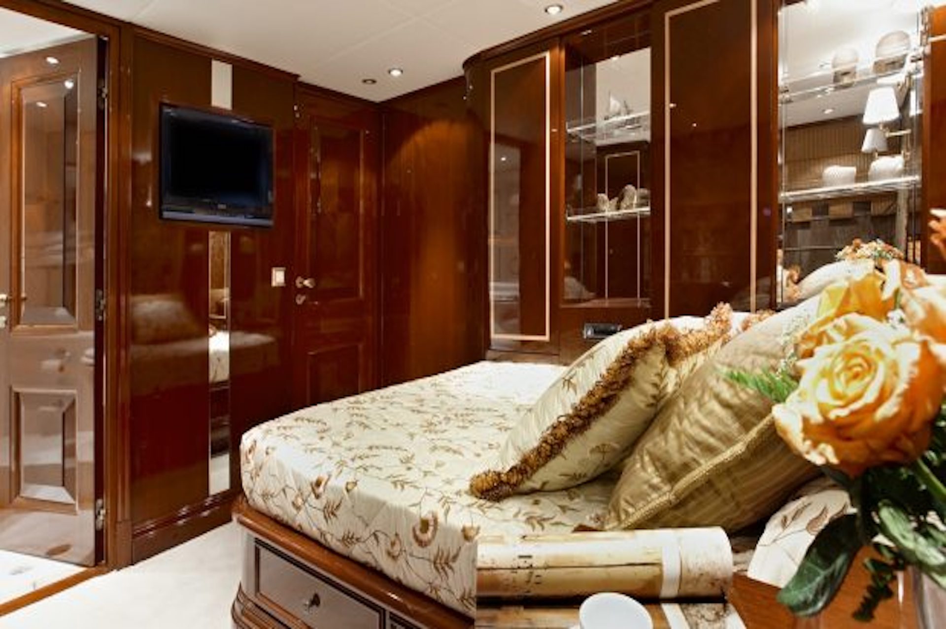 yacht charter Iraklis cabin