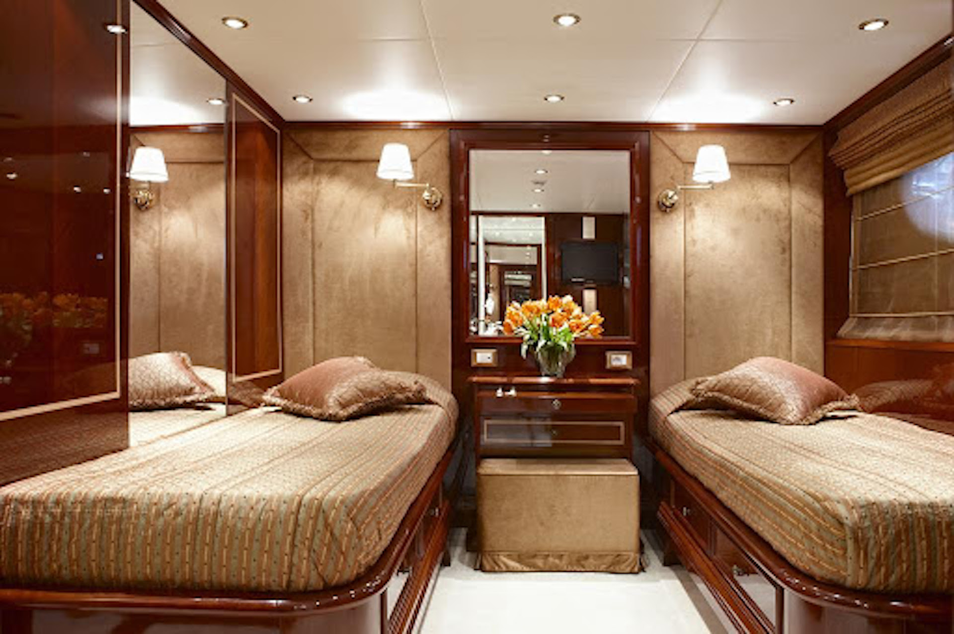 yacht charter Iraklis twin cabin
