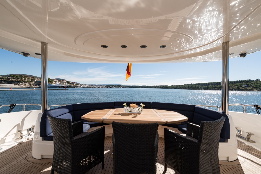 Motor yacht charter on Baby I dining